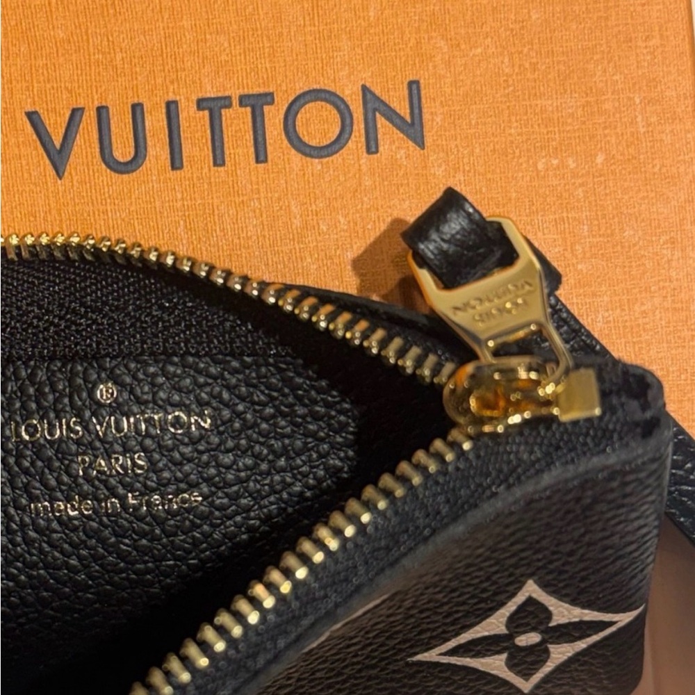 Authentic Louis Vuitton Key Pouch Cles Bicolor Empreinte Monogram Leather - Picture 7 of 10